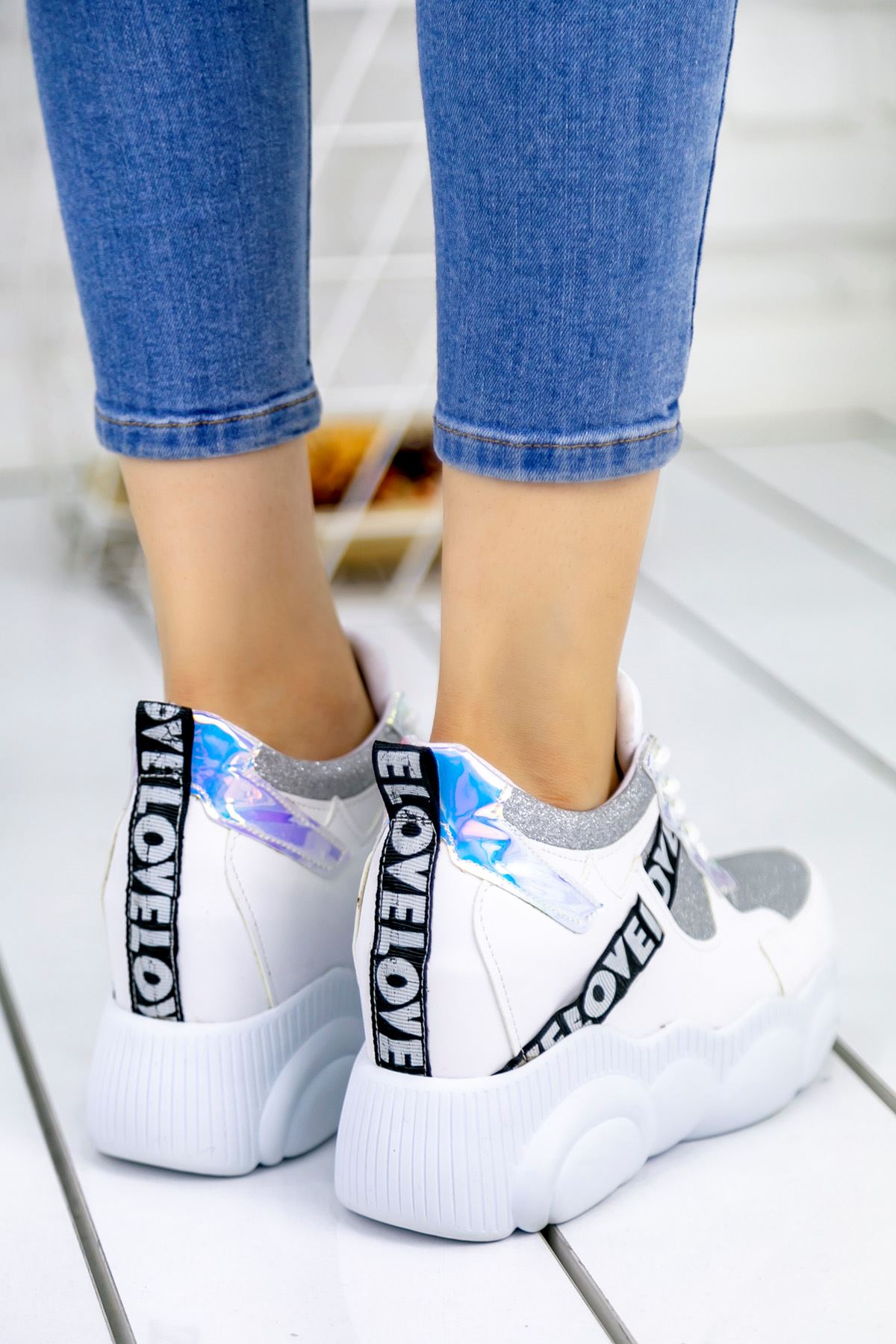 Vena Bağcık Detaylı Yüksek Topuk Beyaz Kadın Spor Ayakkabı