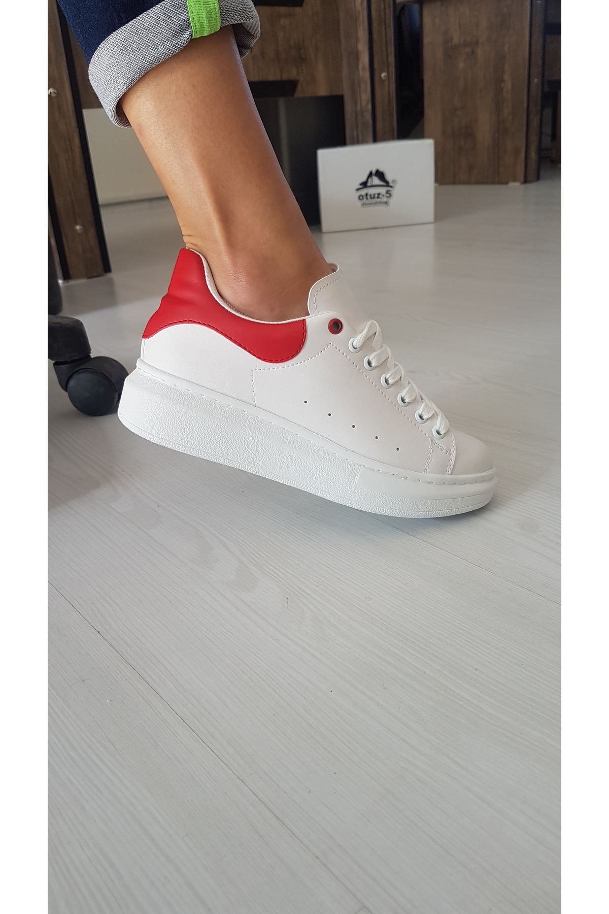 Lucy Mat Deri Kırmızı Detay Sneakers Beyaz