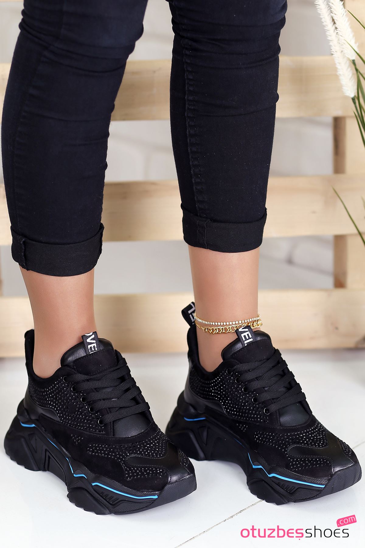 Ajda Süet Mavi Şeritli Taş Detay Spor Ayakkabı Siyah 