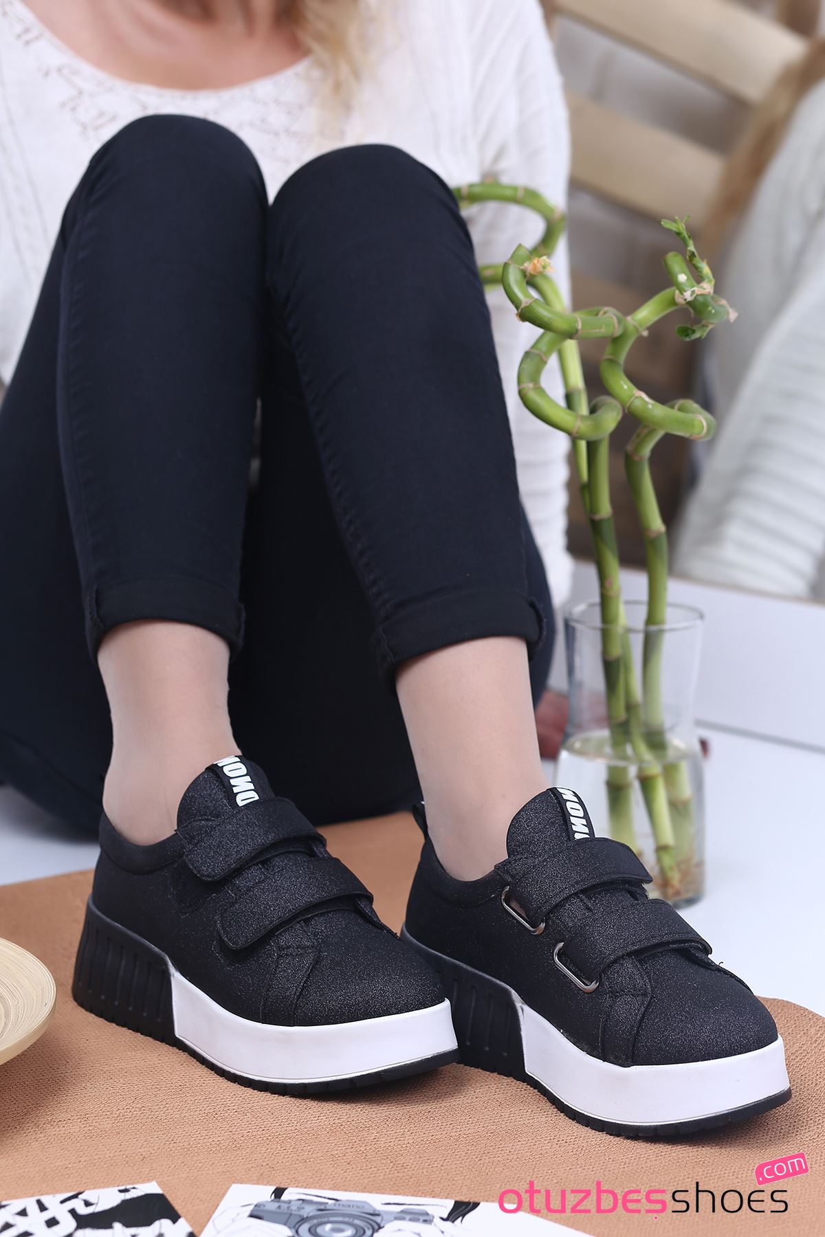 Mosso Simli Cırt Detay Spor Ayakkabı Siyah