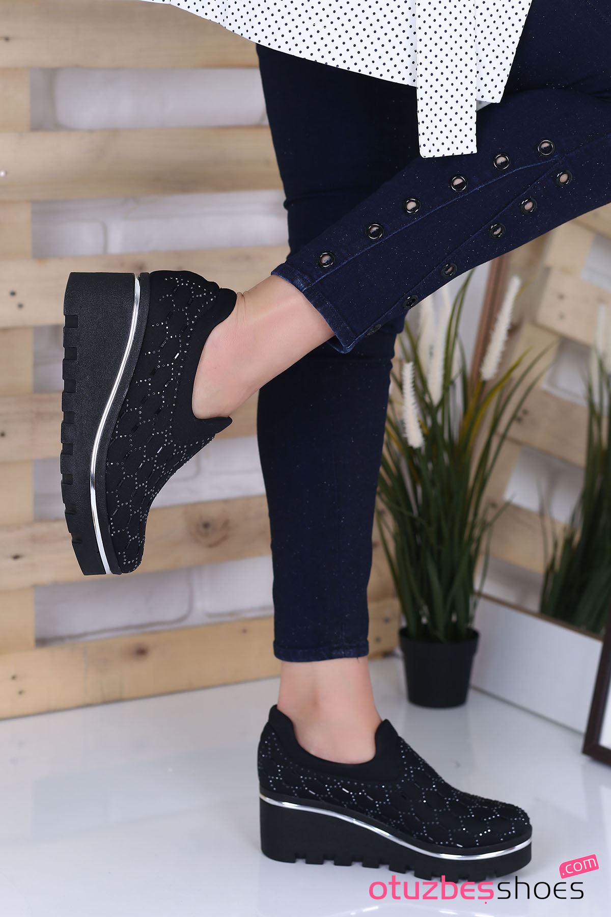 Anna Dalgıç Kumaş Taş Detay Dolgu Topuk Ayakkabı Siyah