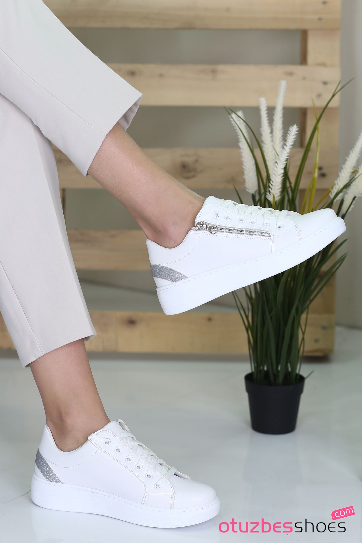 Belisa Mat Deri Fermuar Aksesuarlı Sneakers Beyaz