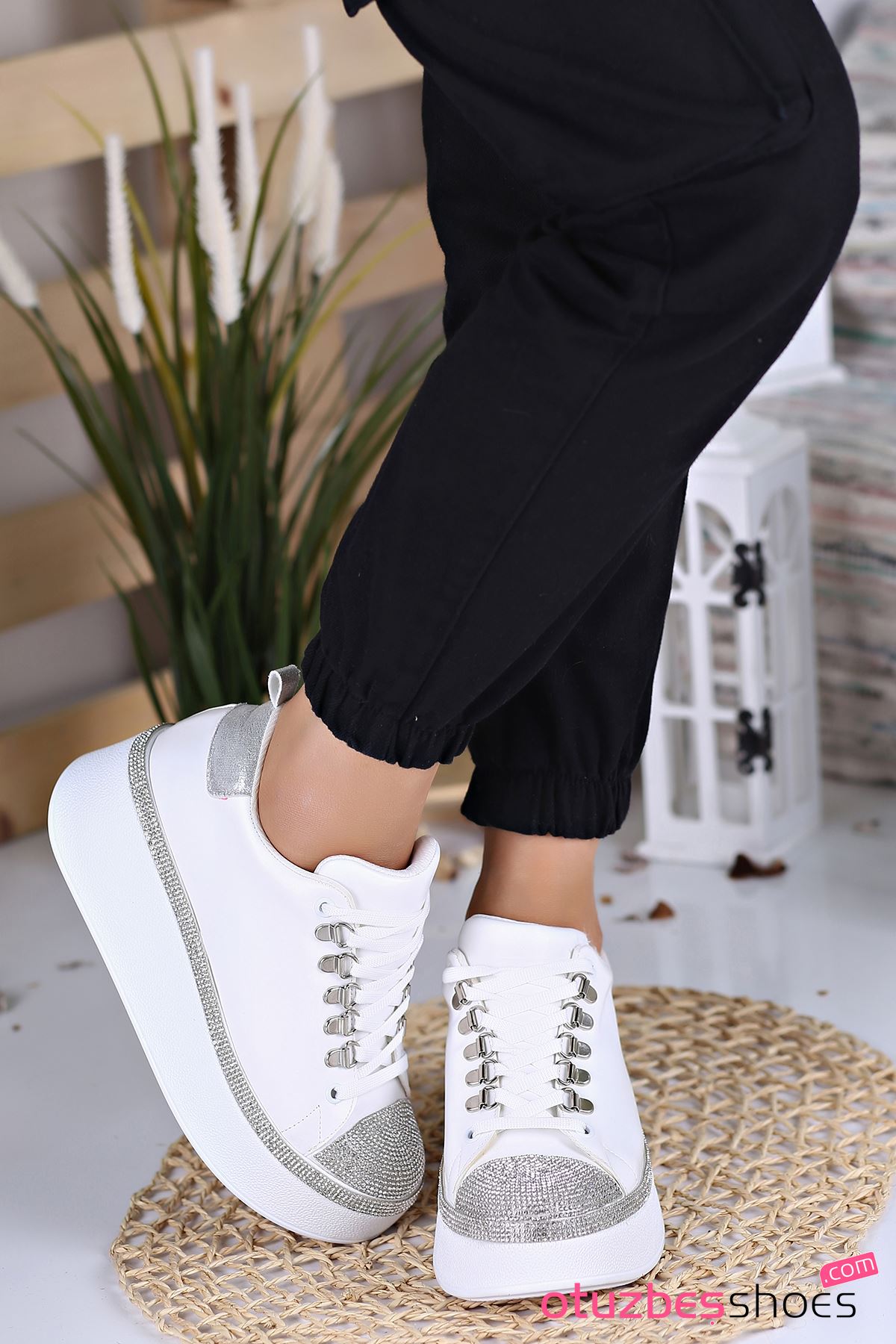 Majör Mat Deri Taş Detay Kalın Taban Spor Ayakkabı Beyaz