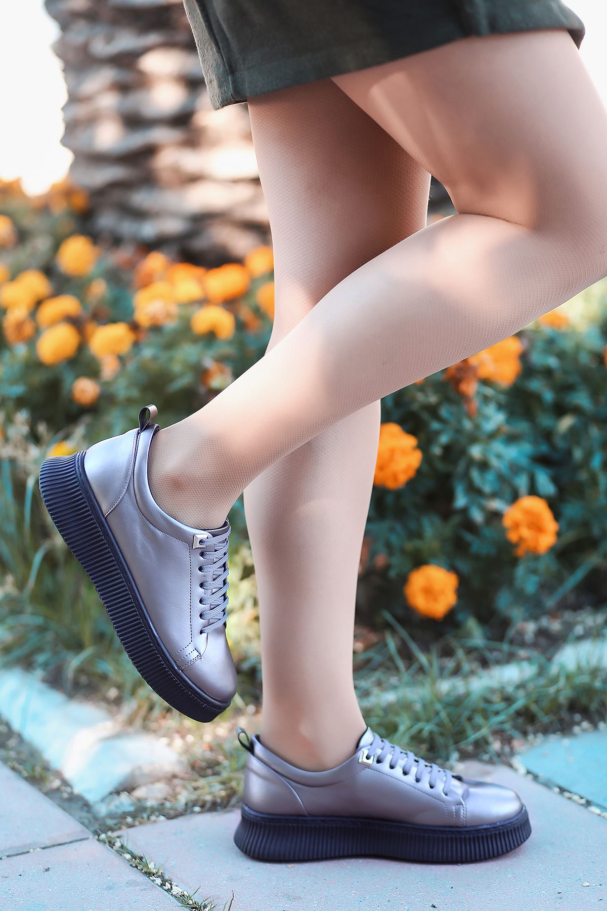 Dorris Bağcık Detaylı Platin Kadın Sneaker