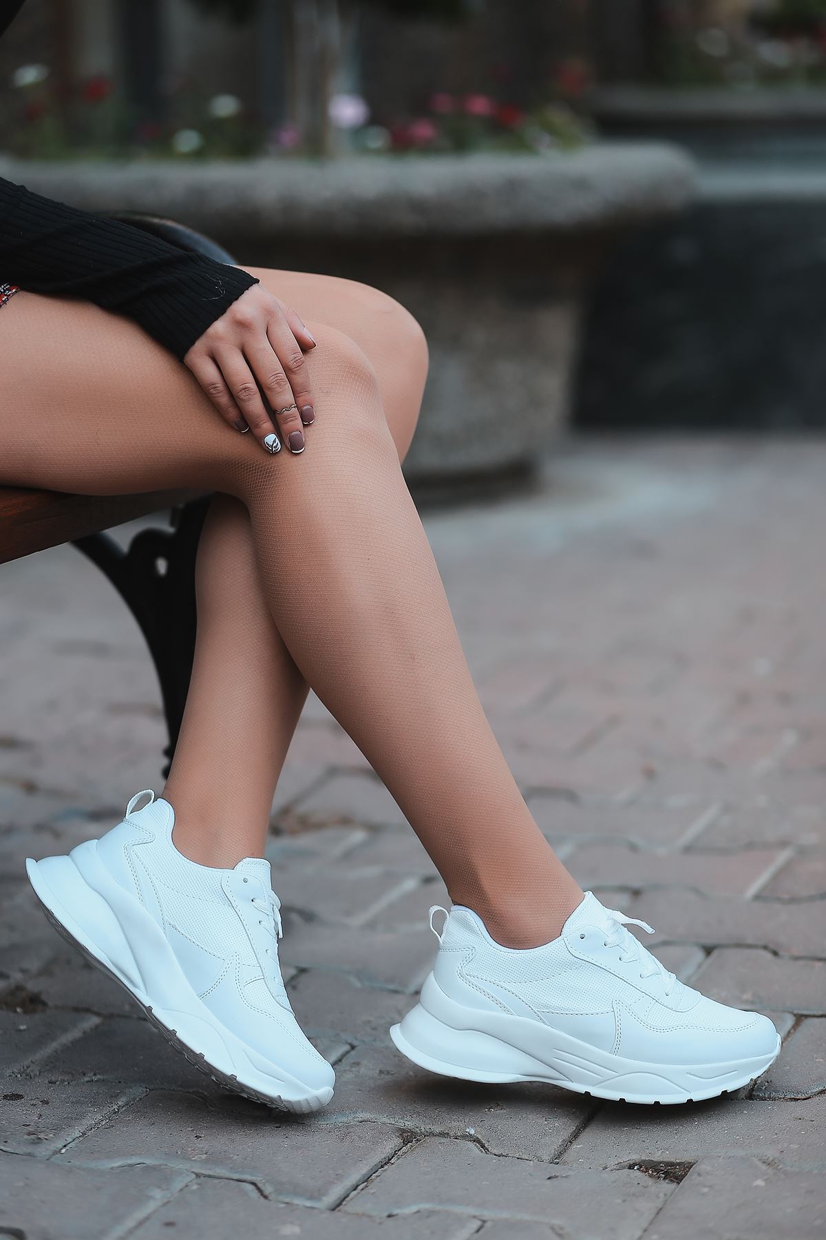 Marco Bağcık Detaylı Beyaz Kadın Spor Ayakkabı 