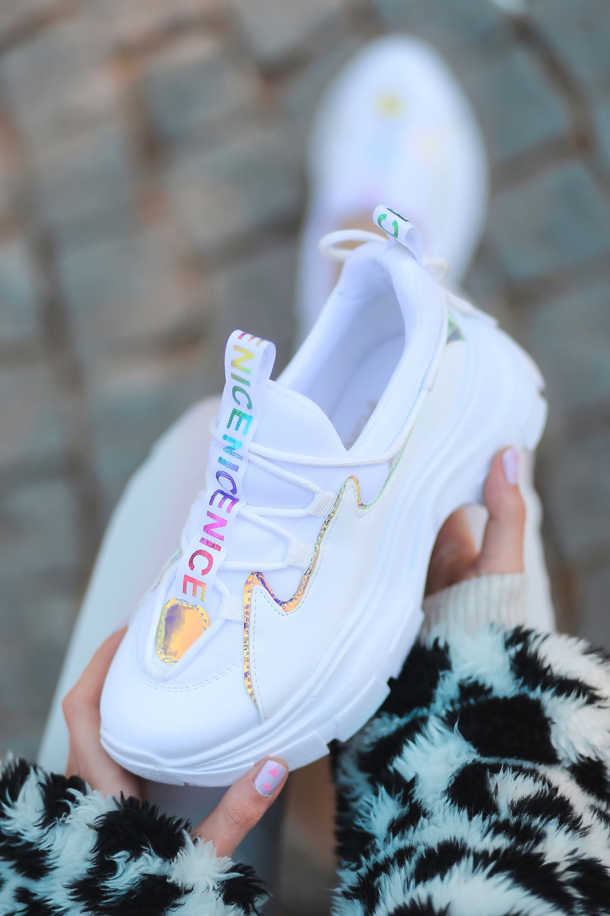 Nice Dalgıç Kumaş Detaylı Hologramlı Bağcıklı Beyaz Kadın Spor Ayakkabı