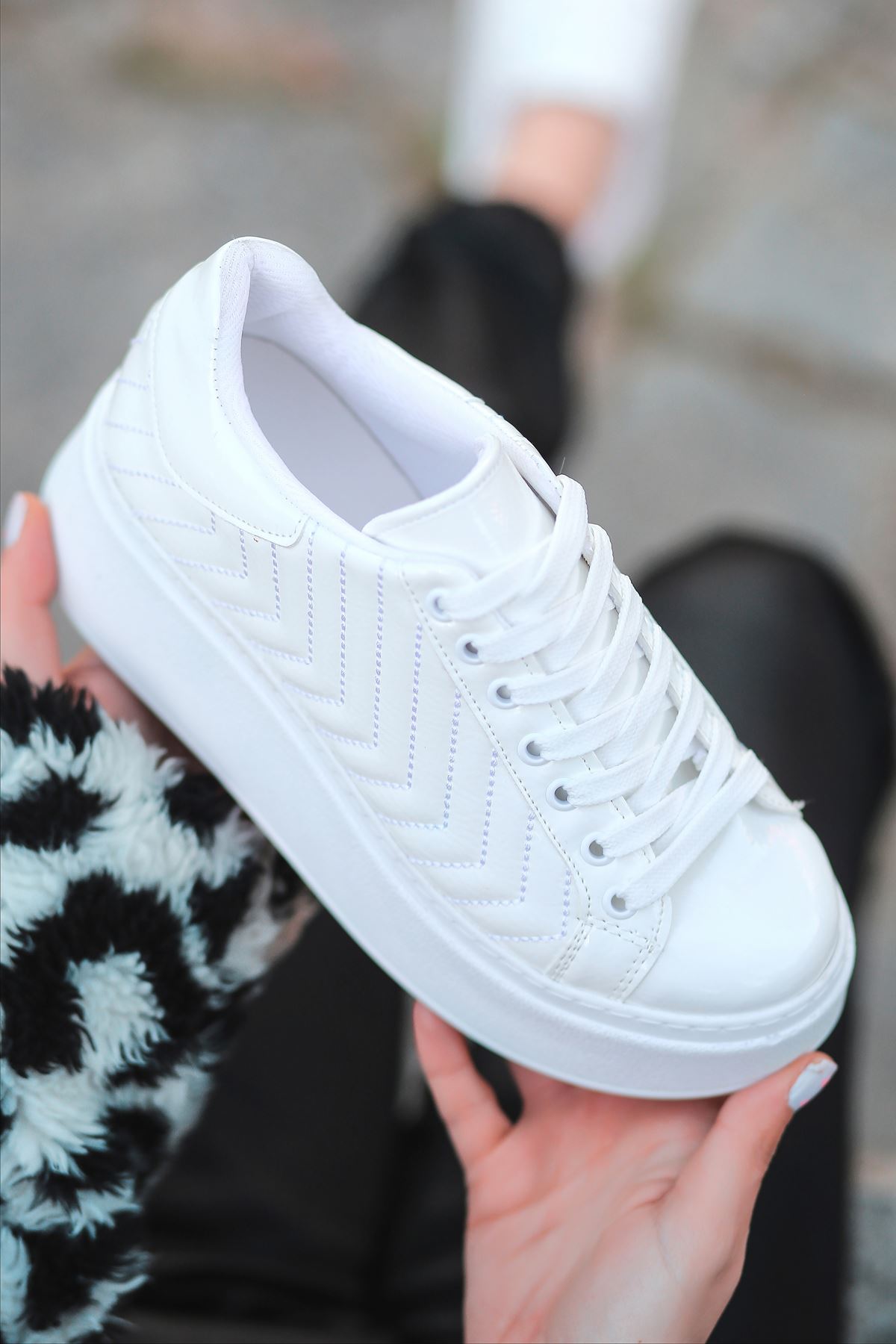 Hugo Rugan Dikiş Detaylı Kalın Taban Sneakers Beyaz