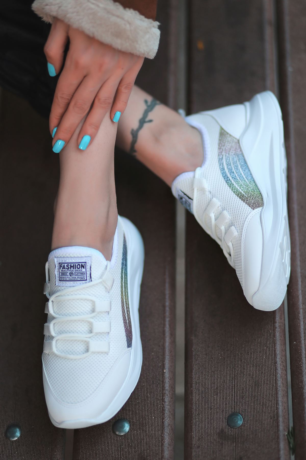 Alix Bağcık Detaylı Triko Beyaz Simli Kadın Spor Ayakkabı 