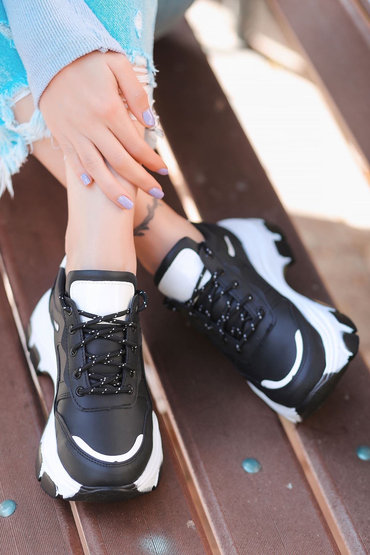 Lavinia-5388 Beyaz Detaylı Bağcıklı Siyah Kadın Spor Ayakkabı