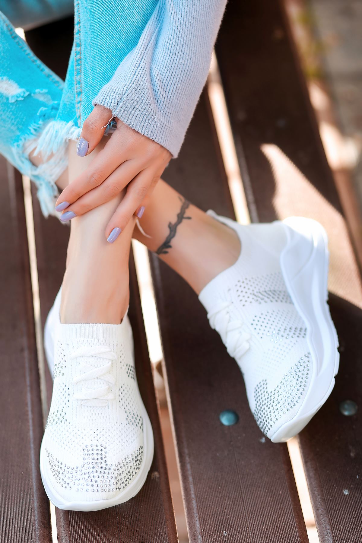 Anzel Bağcık Detaylı Beyaz Triko Taşlı Kadın Spor Ayakkabı 