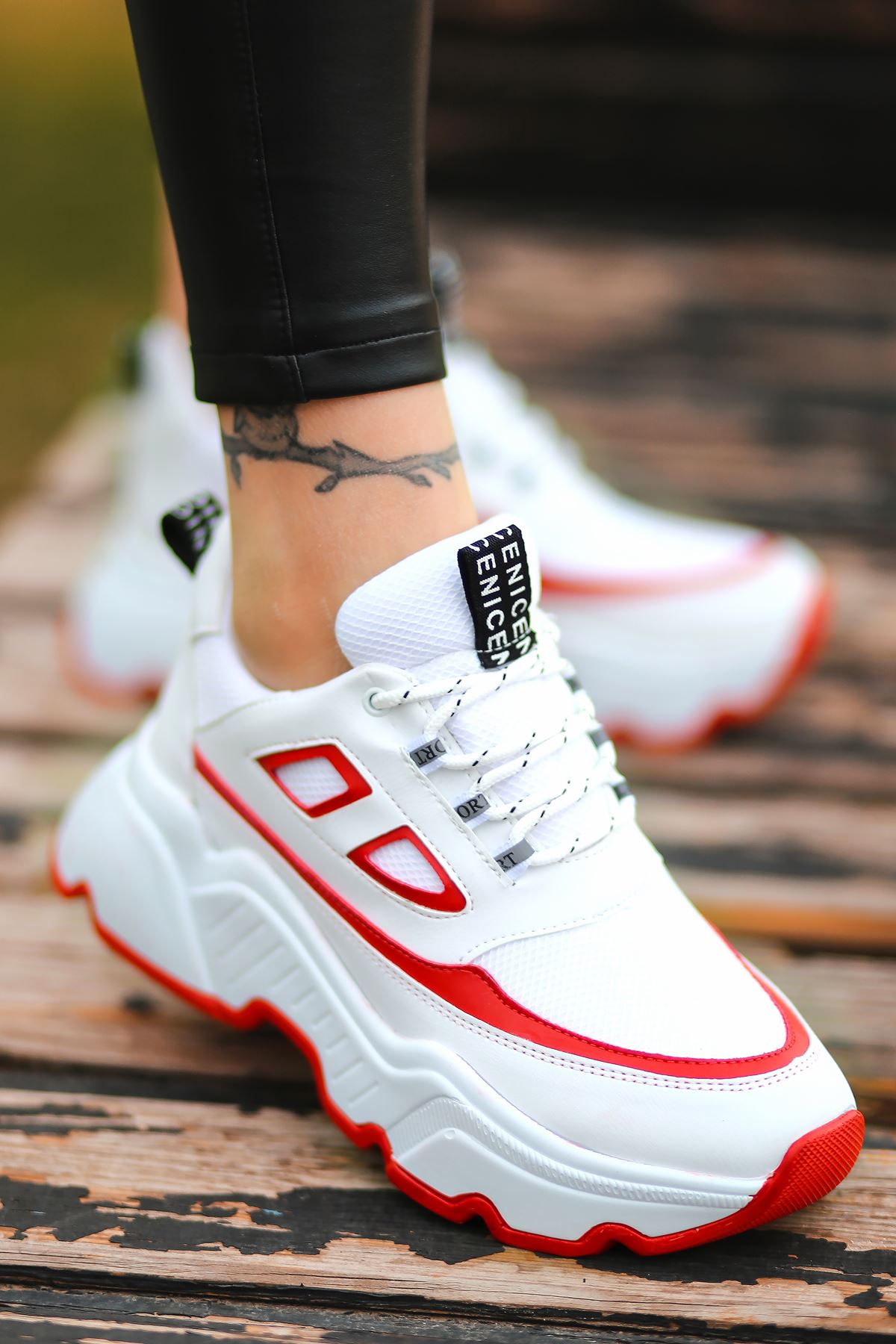 Dicha-2001 Bağcık Detaylı Kırmızı Parçalı Beyaz Kadın Spor Ayakkabı
