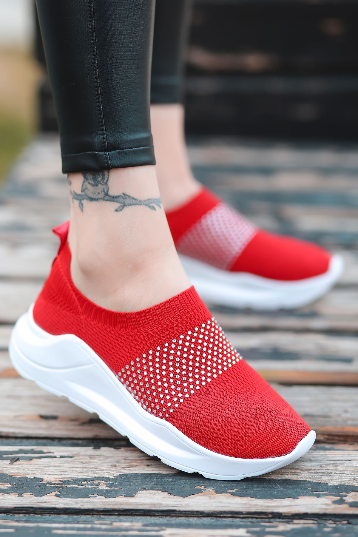 Mile Taş Detaylı Kırmızı Triko Kadın Spor Ayakkabı