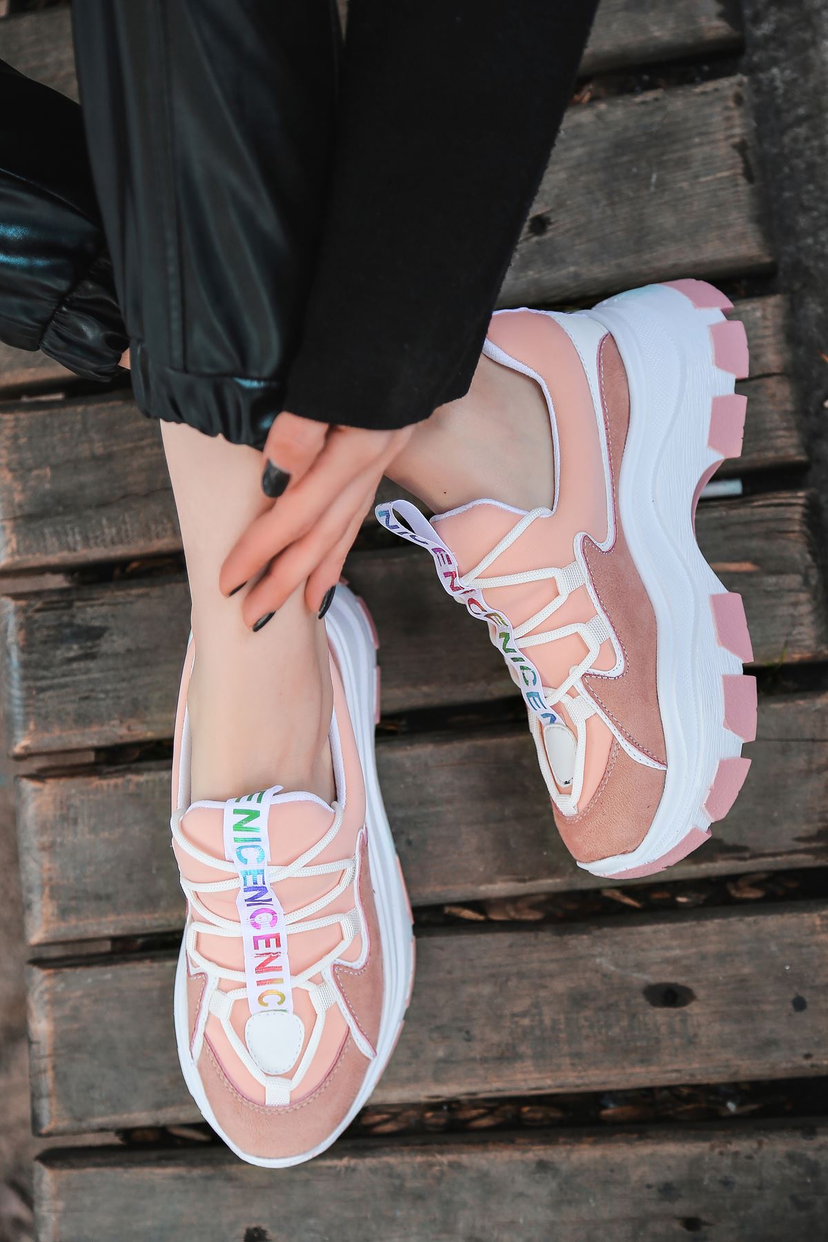 Nice Dalgıç Kumaş Detaylı Bağcıklı Pembe Kadın Spor Ayakkabı