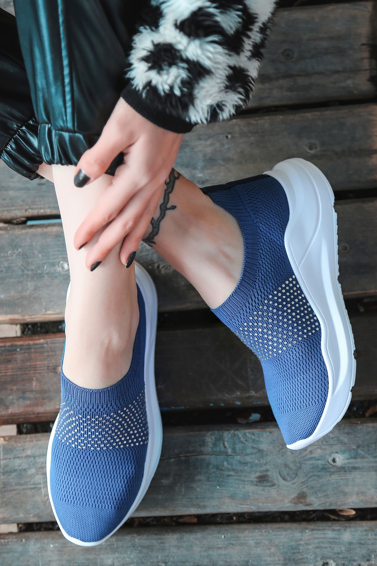 Mile Taş Detaylı Lacivert Triko Kadın Spor Ayakkabı