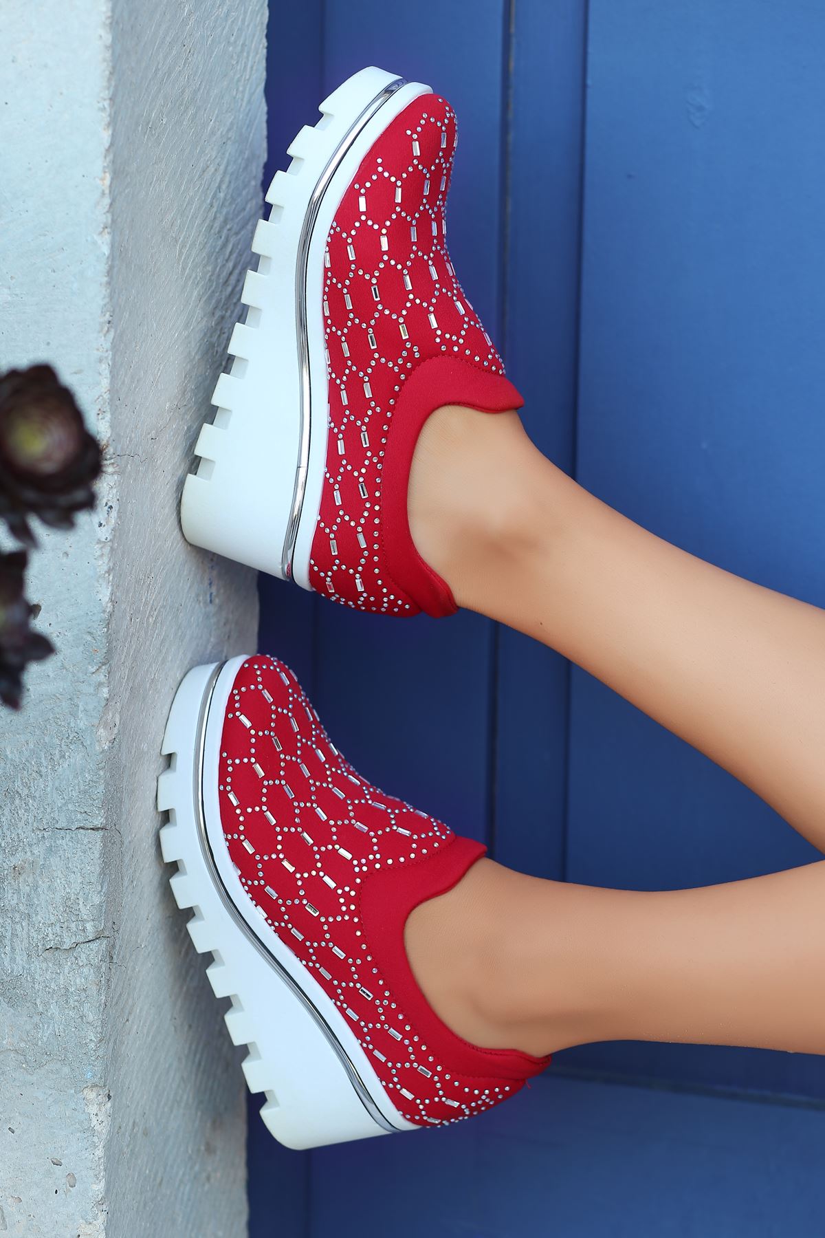 Anna Dalgıç Kumaş Taş Detay Dolgu Topuk Ayakkabı Kırmızı