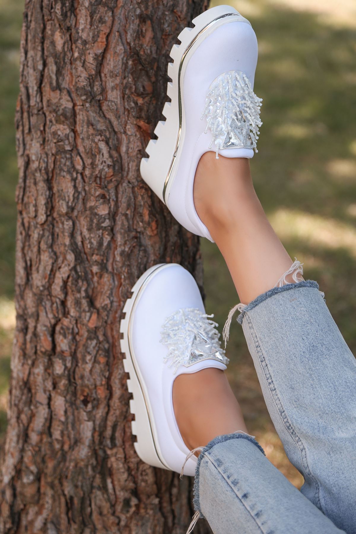 Bratz Püskül Detay Dalgıç Kumaş Dolgu Topuk Ayakkabı Beyaz