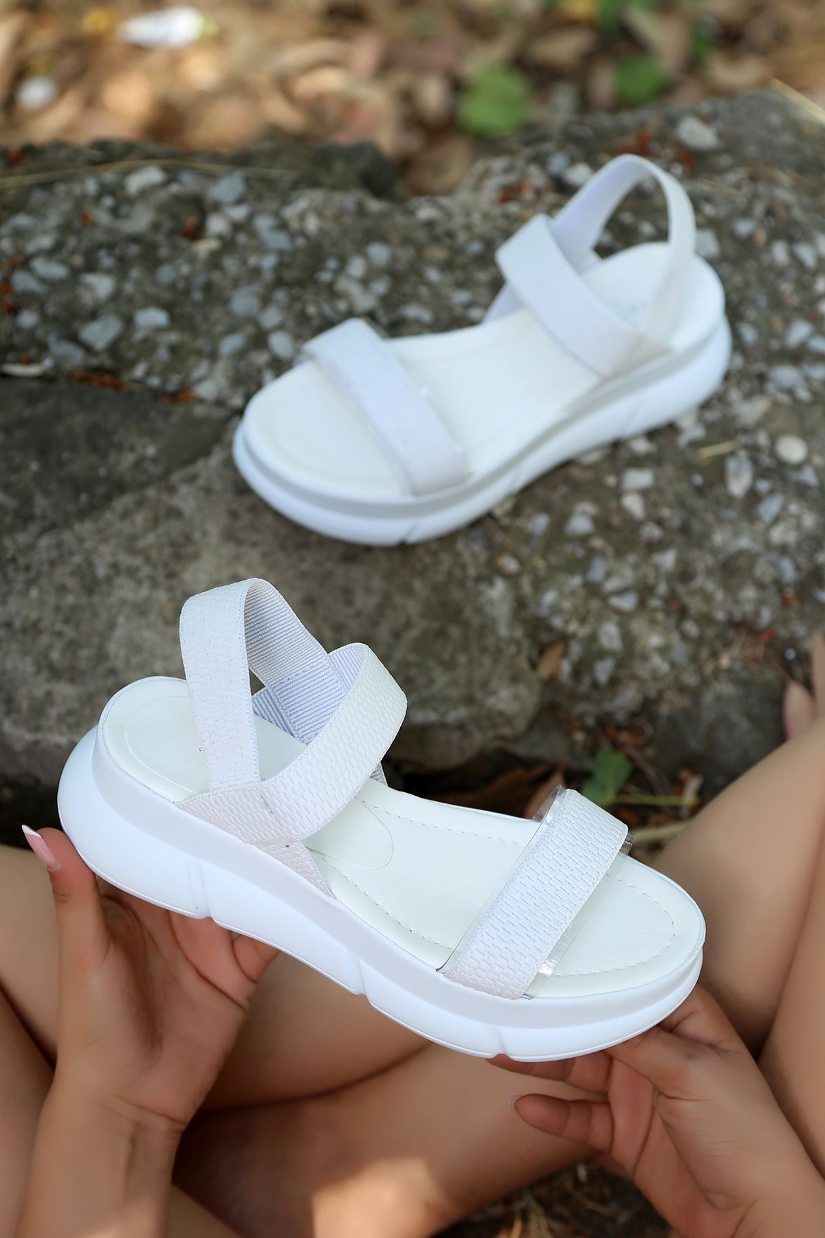 Aure Şeffaf Detay Triko Beyaz Kadın Sandalet