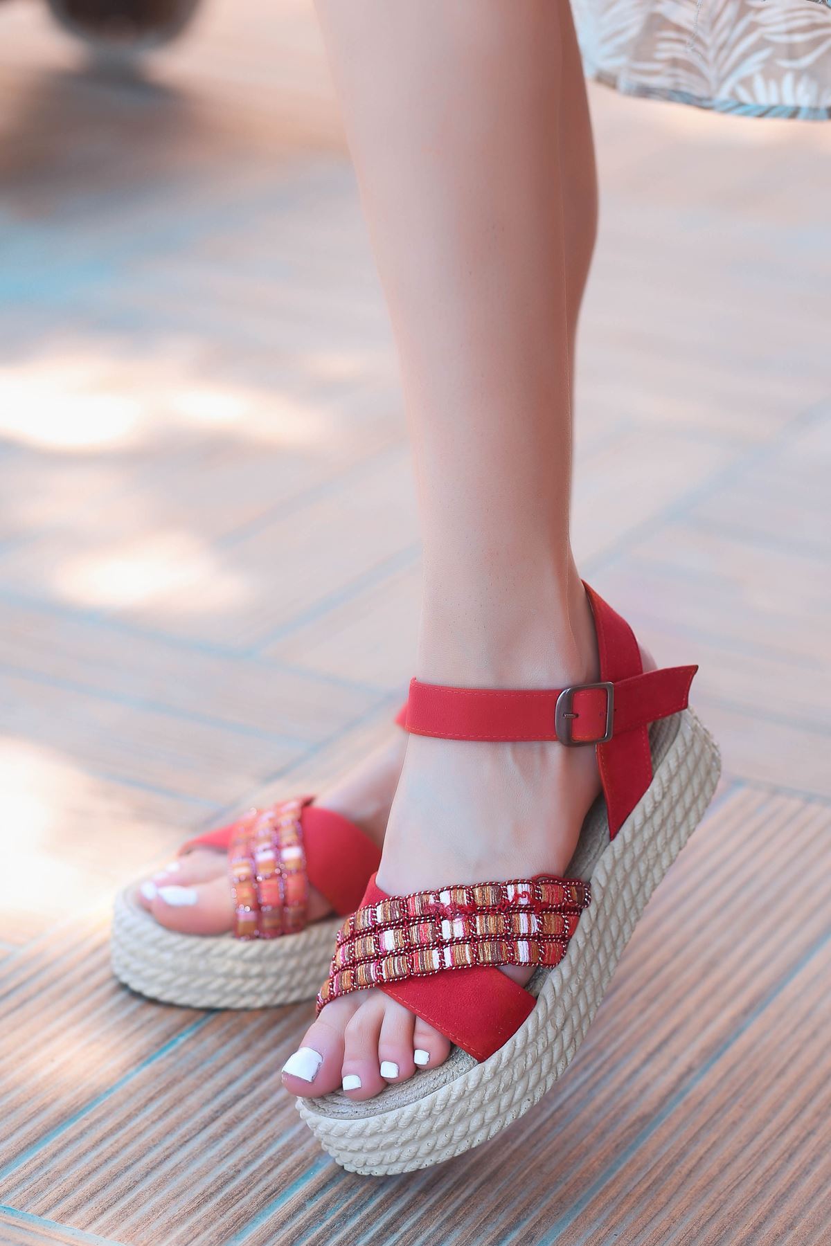 Işıl Süet Renkli Çapraz Detay Kadın Sandalet Kırmızı