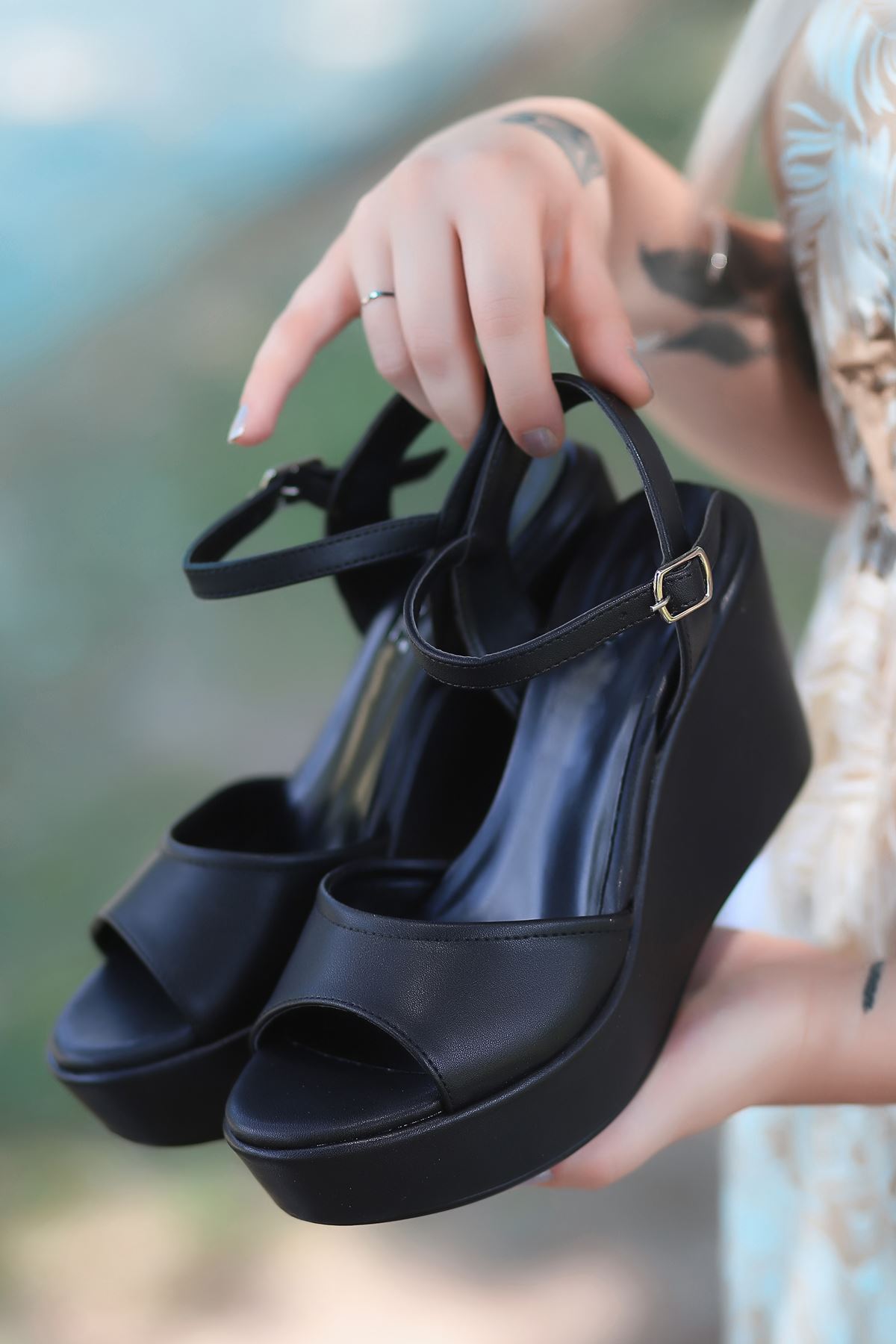 Fulya Mat Deri Siyah Dolgu Topuk Kadın Ayakkabı