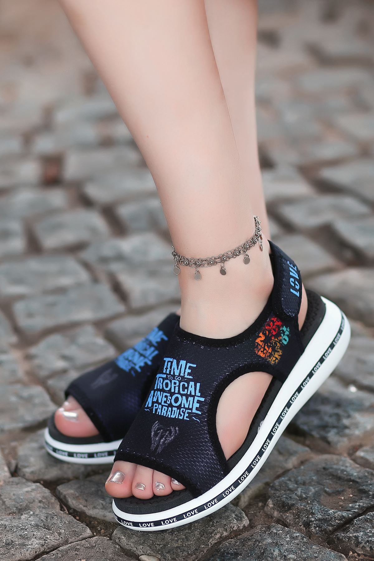 Paradise Baskı Detaylı Cırtlı Tekstil Kadın Sandalet Siyah