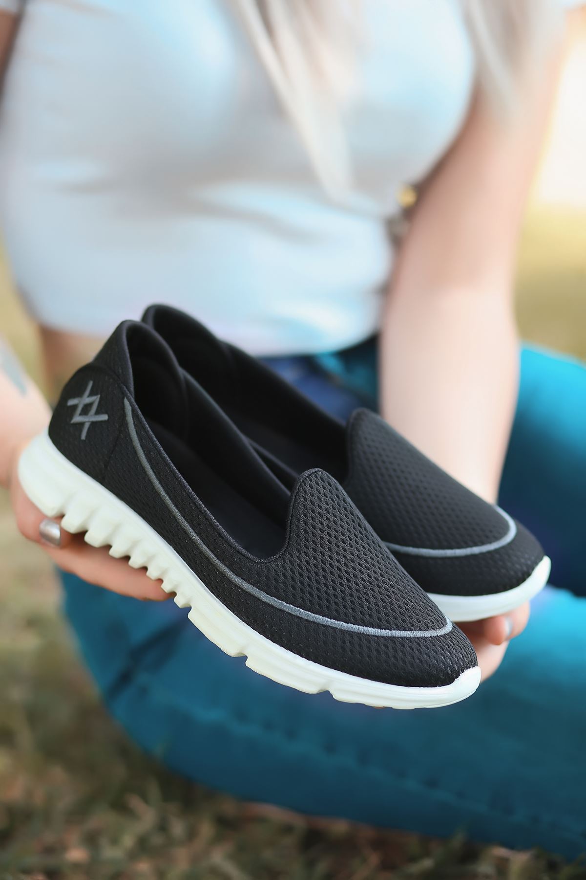 Trost Platin Dikiş Detay Tekstil Rahat Taban Kadın Spor Ayakkabı Siyah BT 