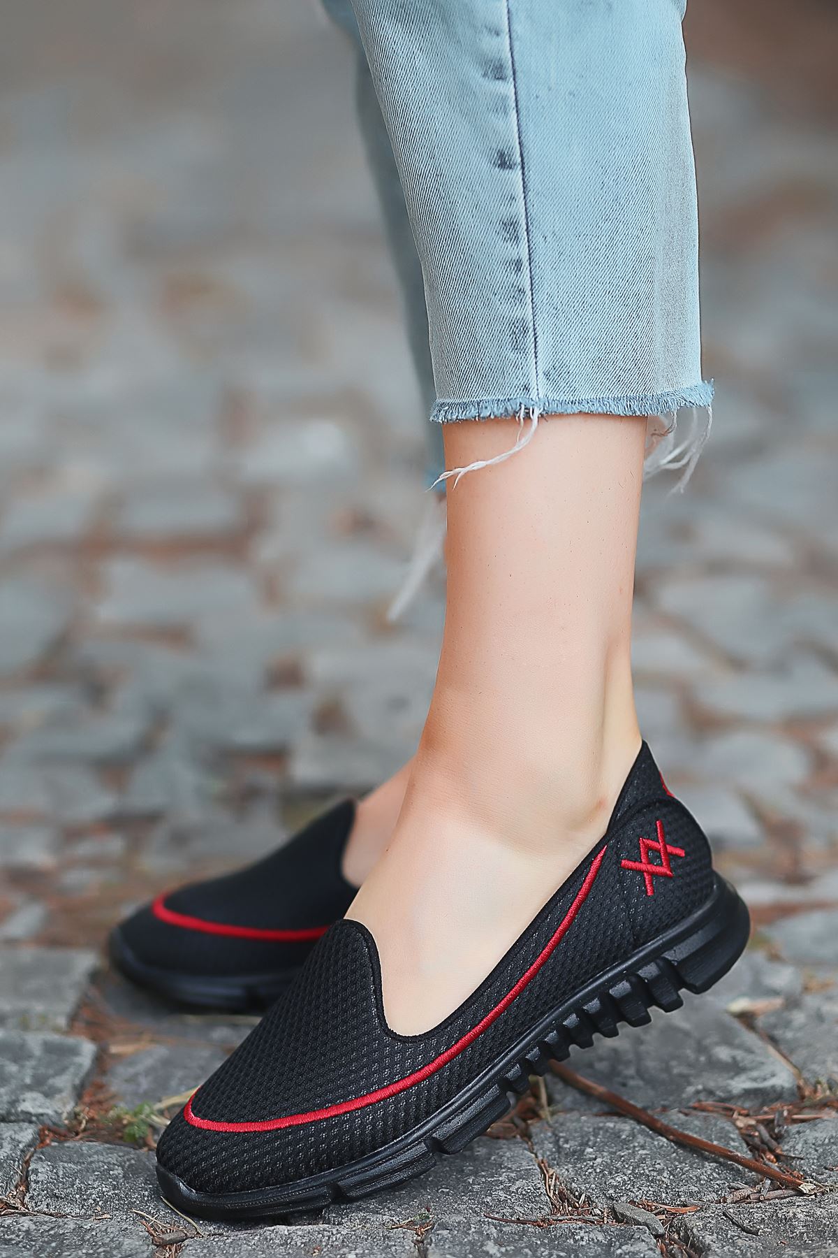 Trost Kırmızı Dikiş Detay Tekstil Rahat Taban Kadın Spor Ayakkabı Siyah ST  