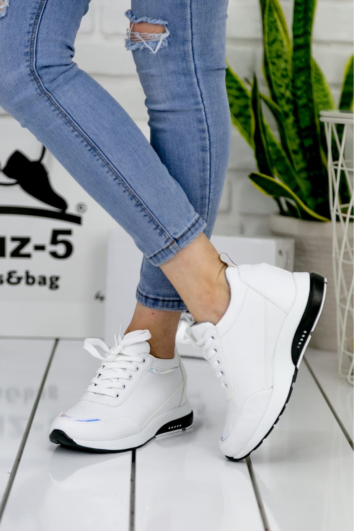 For514 Beyaz Bağcık Detaylı Kadın Spor Ayakkabı 