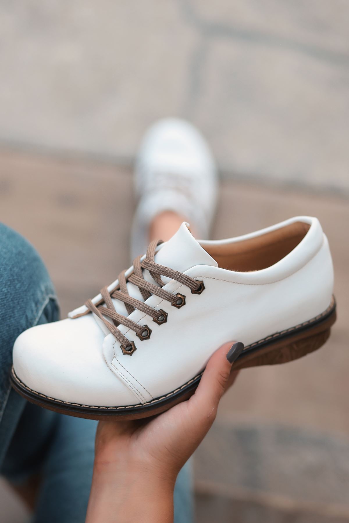 Derina Mat Deri Bağcık Detay Ayakkabı Beyaz