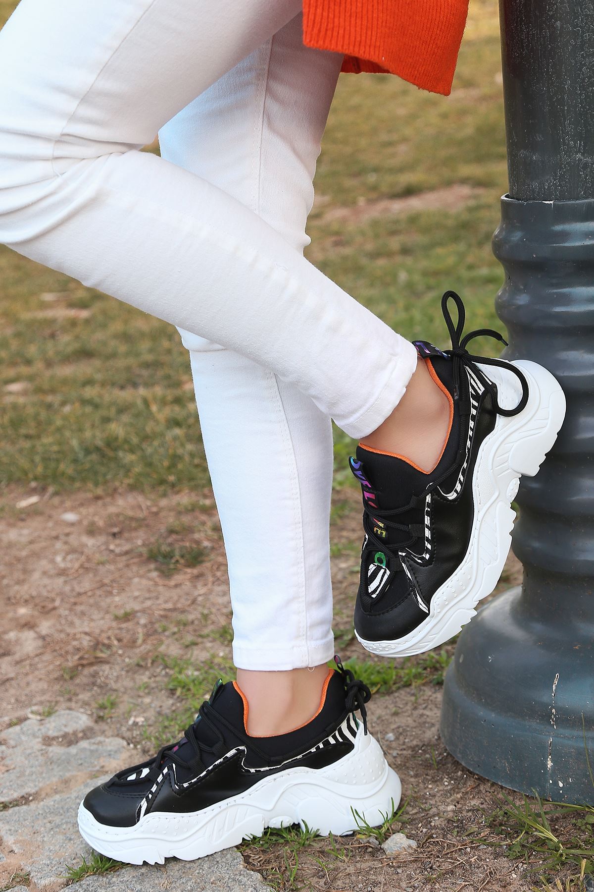 Paris Dalgıç Kumaş Detaylı Bağcıklı Siyah Kadın Spor Ayakkabı