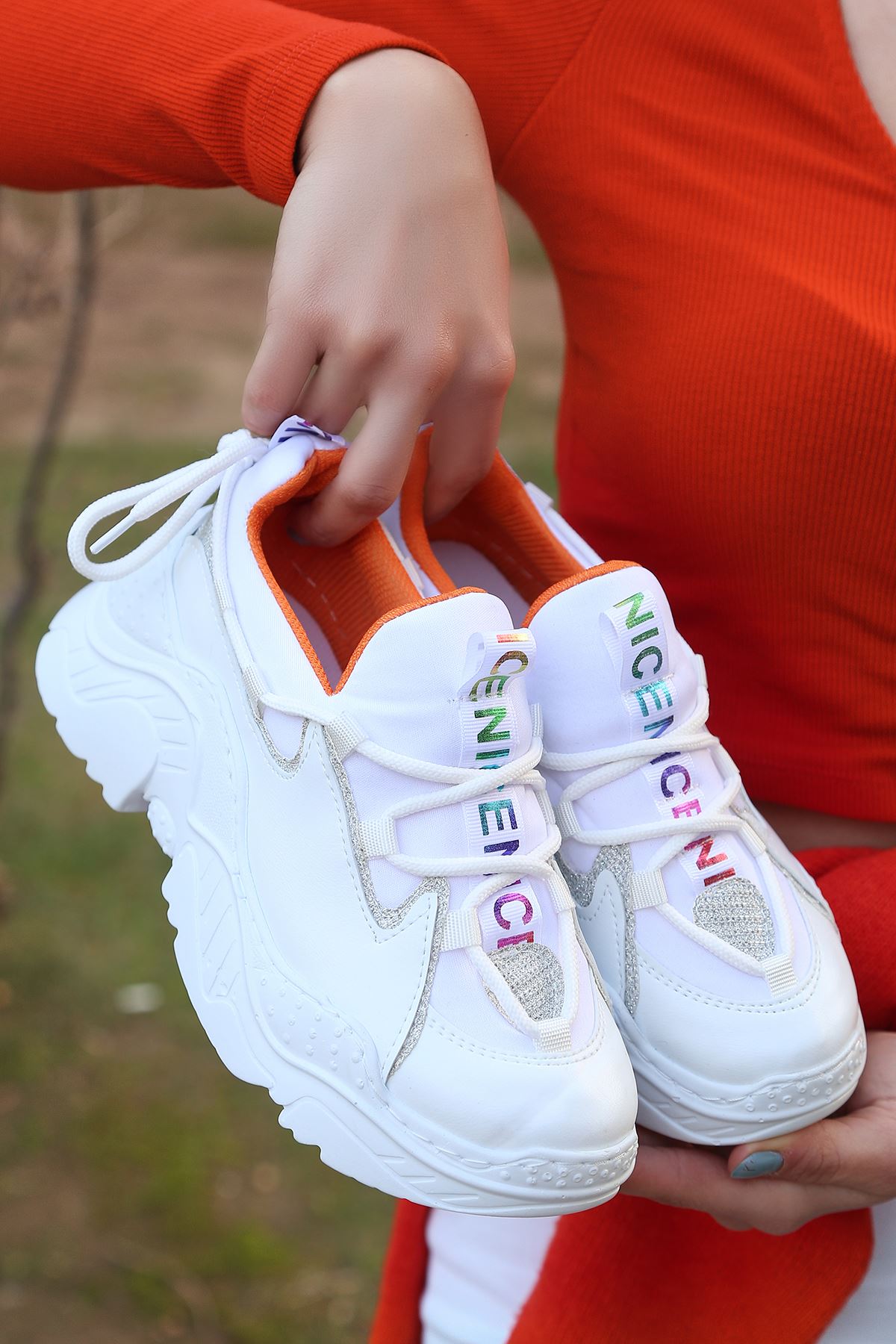 Paris Dalgıç Kumaş Detaylı Simli Bağcıklı Beyaz Kadın Spor Ayakkabı