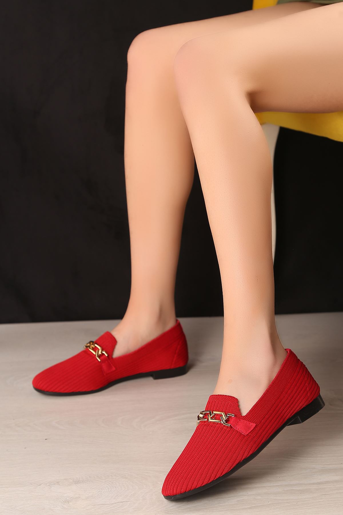 Darla Triko Kırmızı Zincir Detaylı Topuklu Kadın Ayakkabı