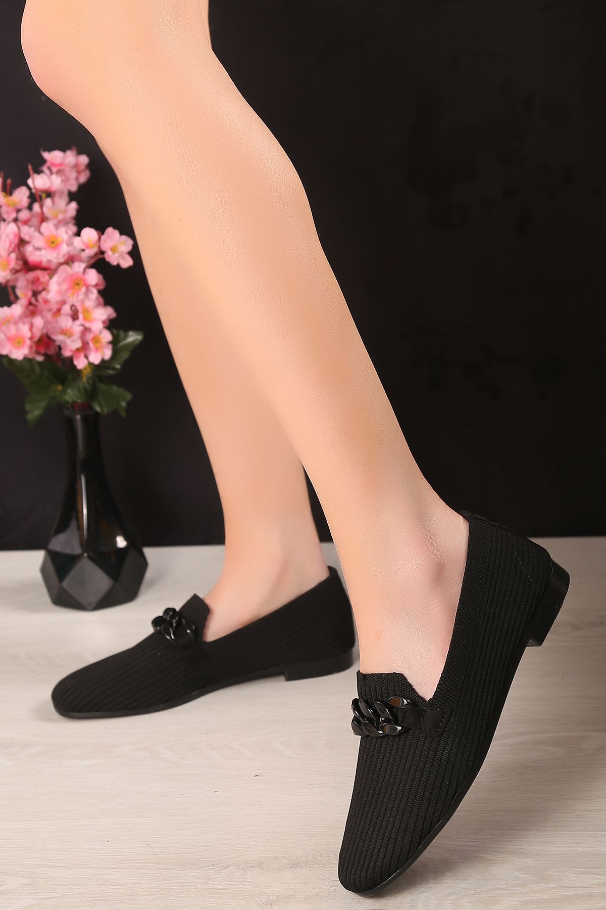 Darla Siyah Triko Siyah Zincir Detaylı Topuklu Kadın Ayakkabı