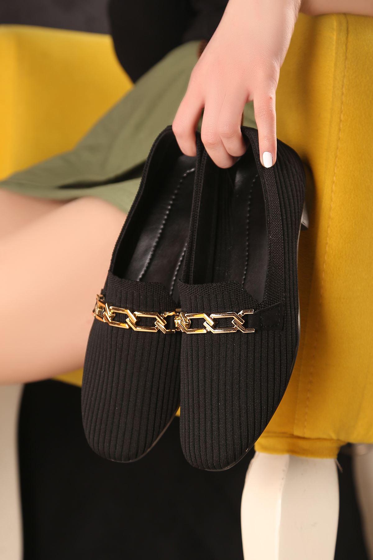 Darla Siyah Triko Altın Zincir Detaylı Topuklu Kadın Ayakkabı