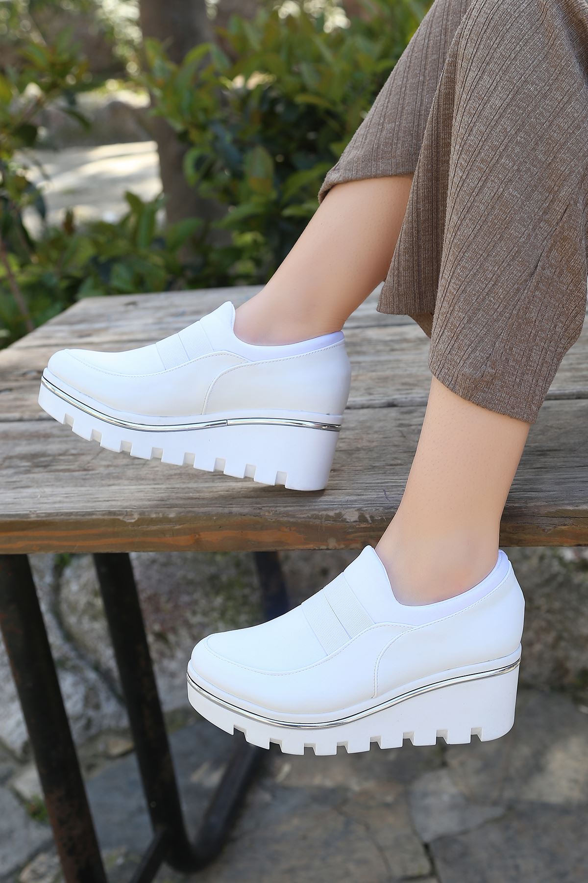 Bratz Lastik Dolgu Topuk Beyaz Kadın Ayakkabı