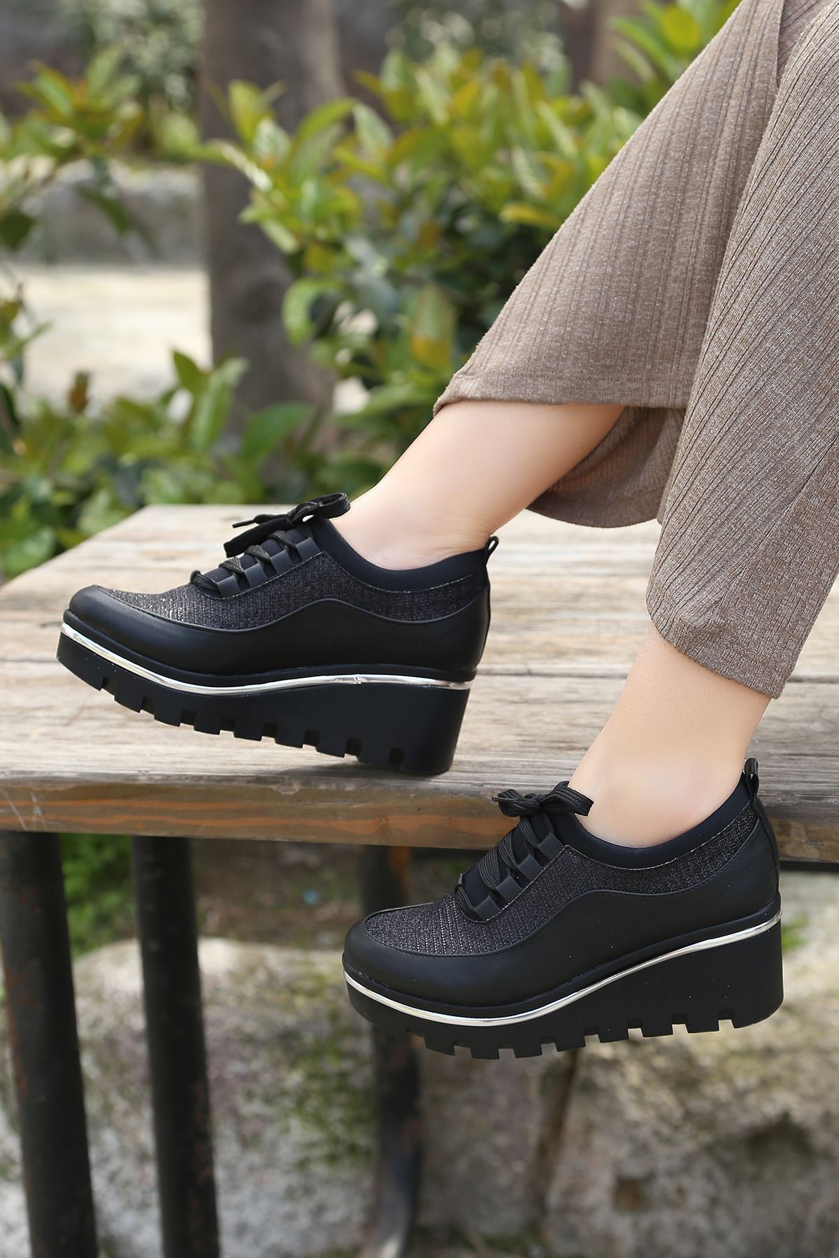 Hays Sim Detay Dolgu Topuk Ayakkabı Siyah