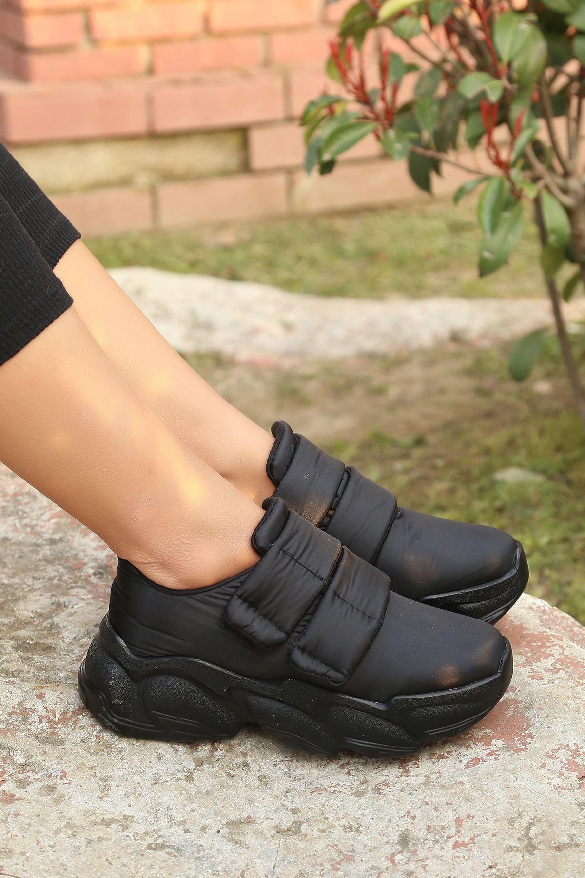 Vidonte   Cırt Detaylı Paraşüt Kadın Spor Ayakkabı Siyah