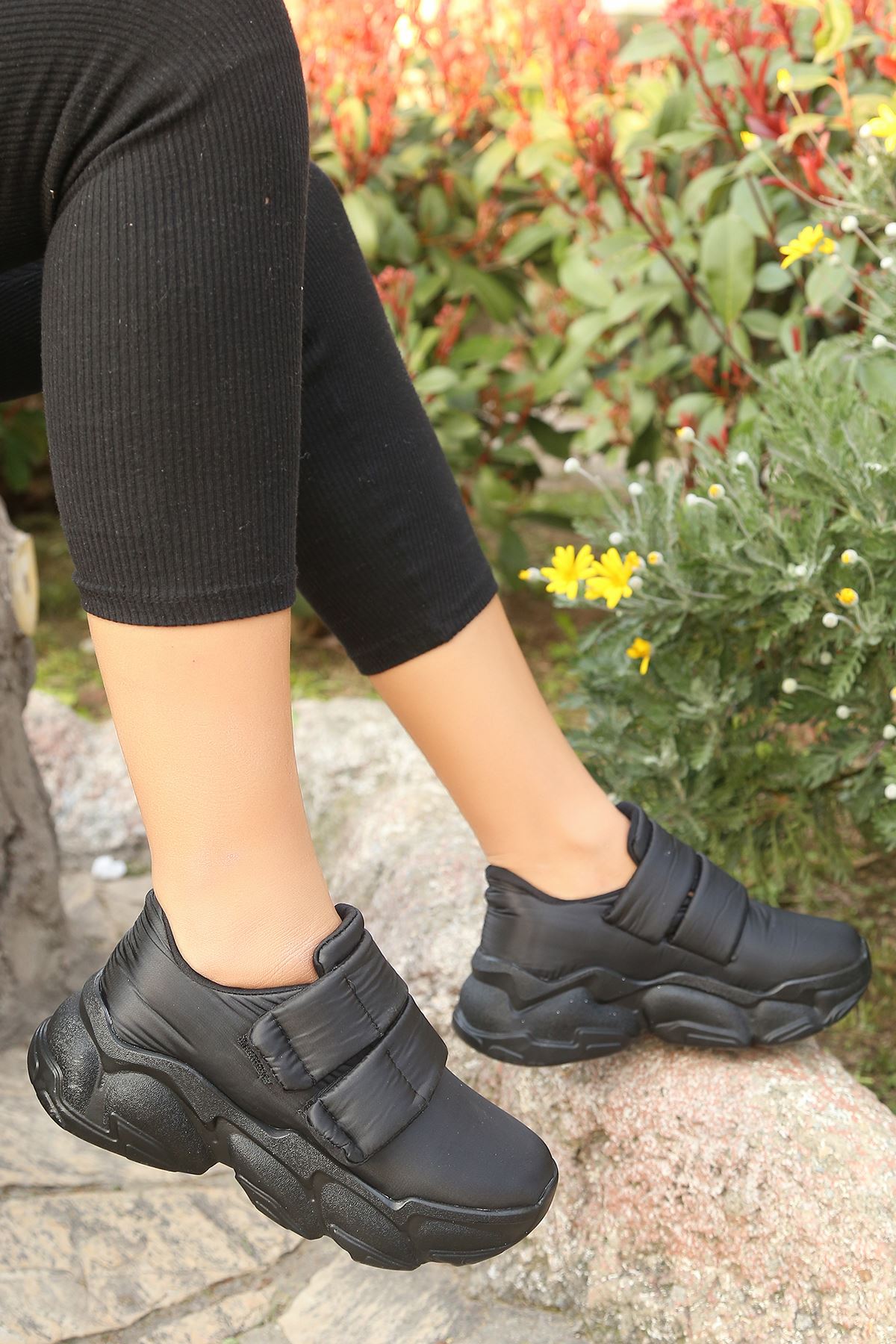 Vidonte   Cırt Detaylı Paraşüt Kadın Spor Ayakkabı Siyah