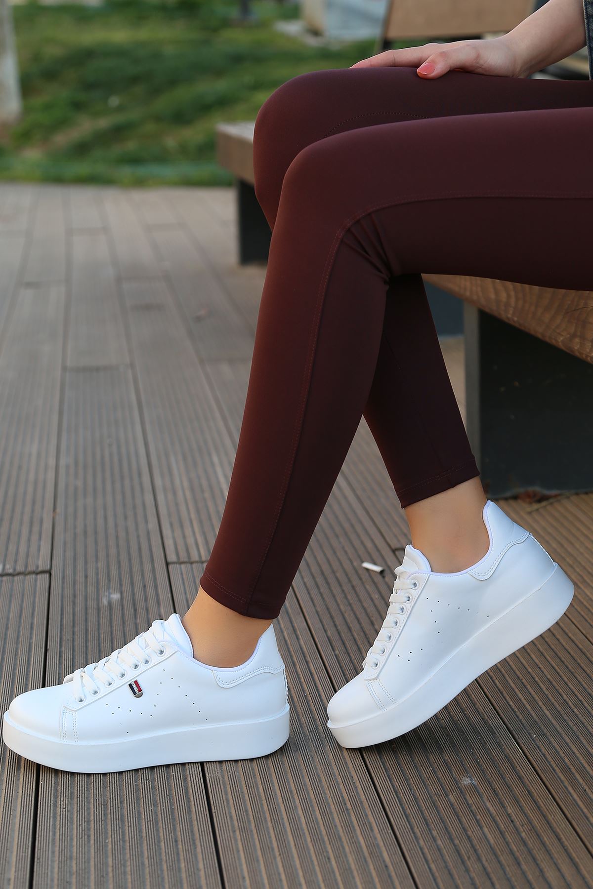 Birsu Mat Deri Kadın Spor Ayakkabı Beyaz