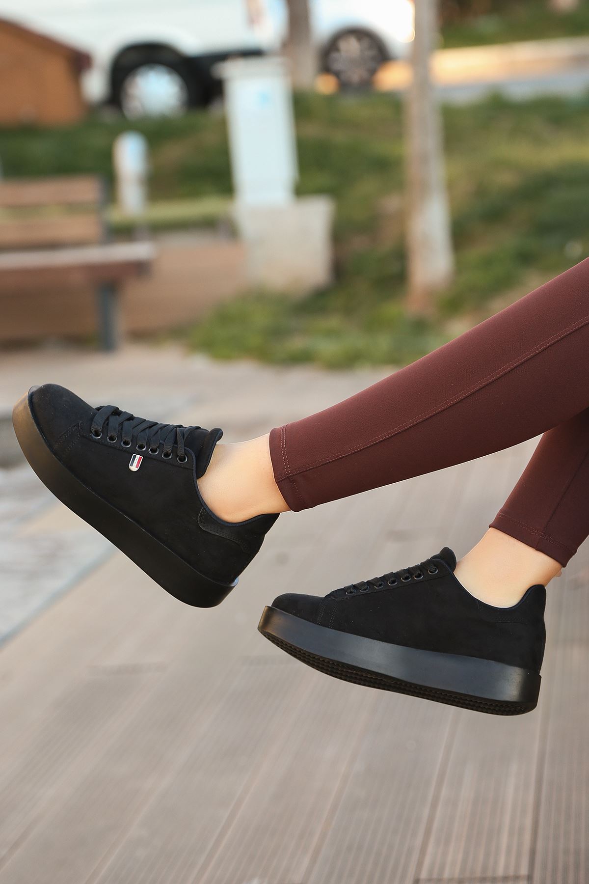 Birsu Mat Deri Kadın Spor Ayakkabı Siyah