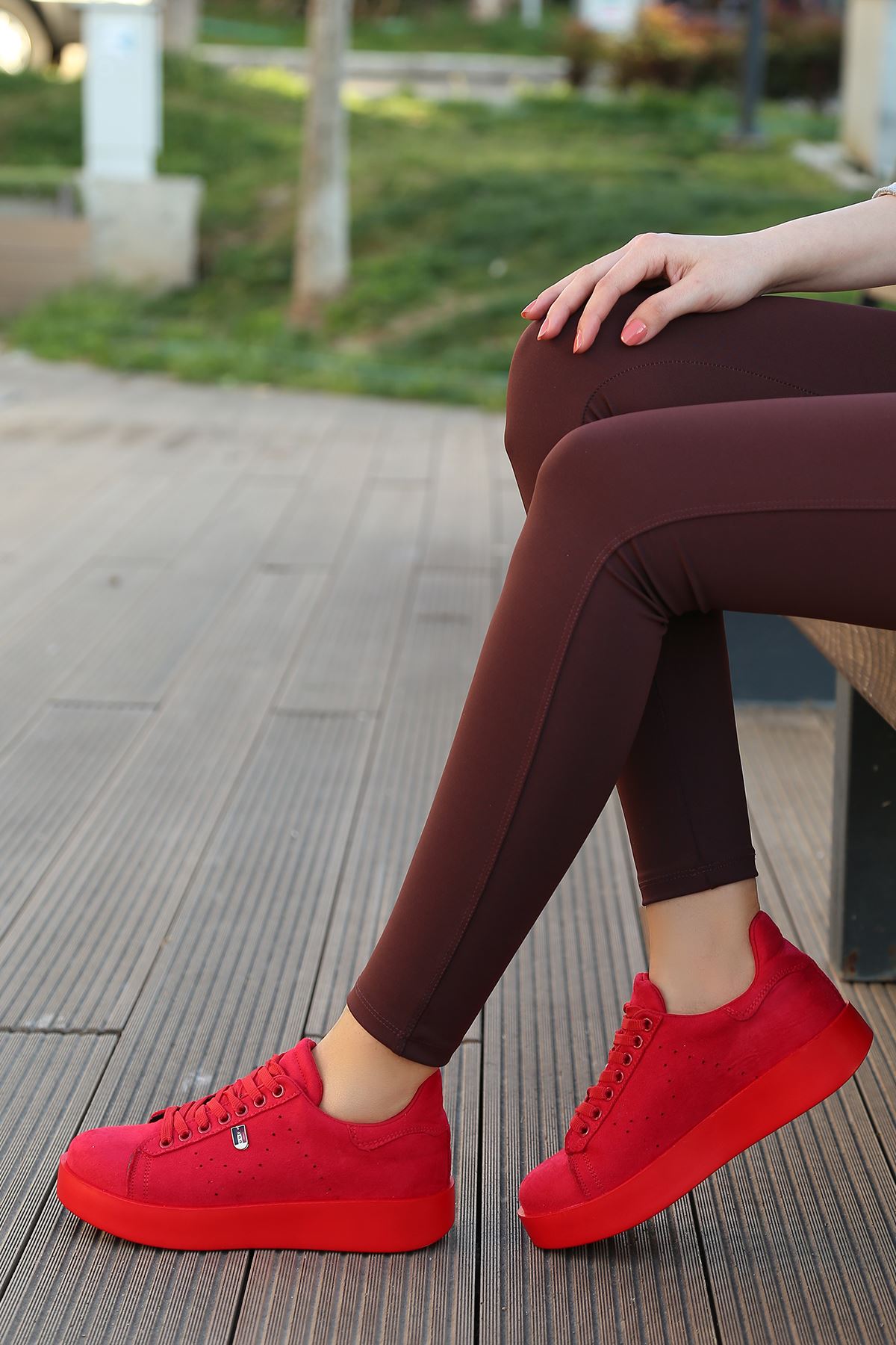 Birsu Mat Deri Kadın Spor Ayakkabı Kırmızı