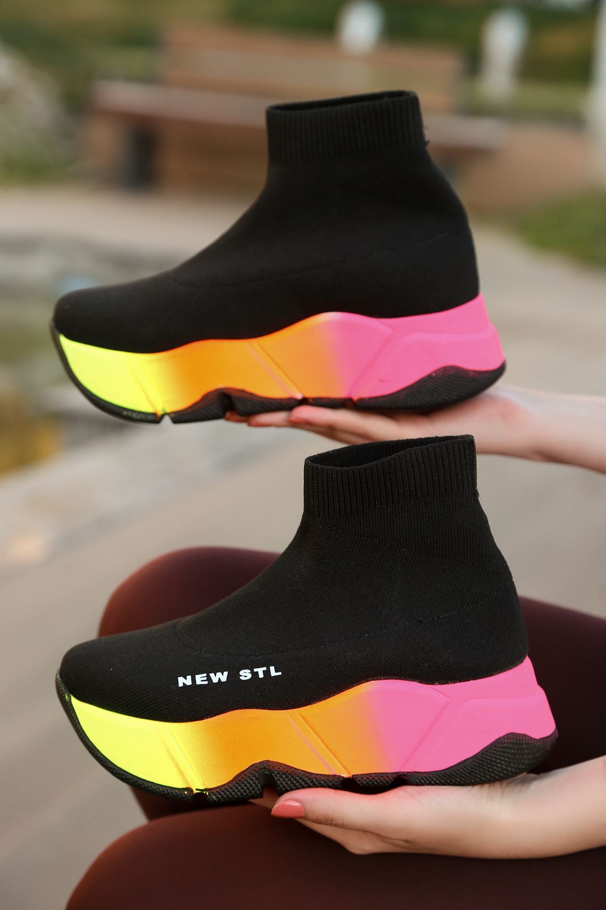 Neveda Siyah Triko Uzun Çorap Kadın Spor Ayakkabı