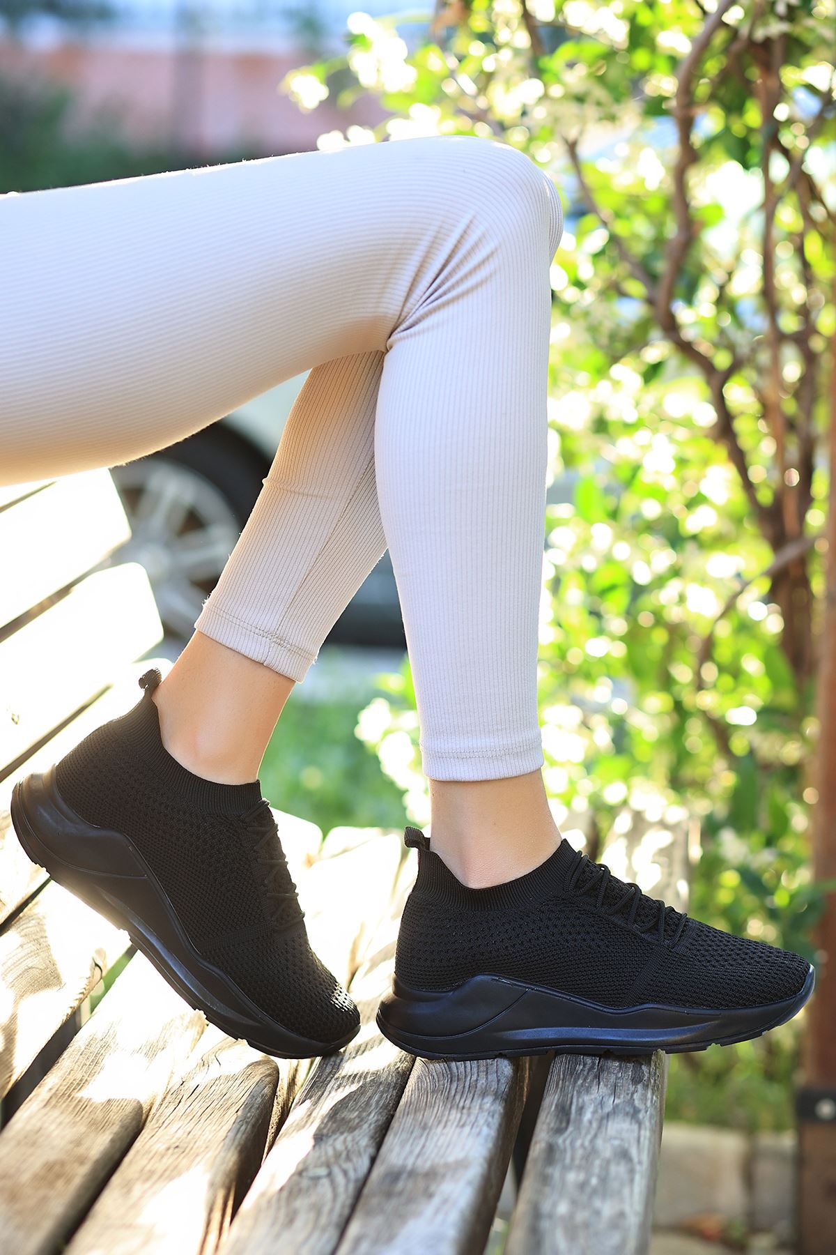 Vogeya Bağcık Detay Siyah Triko Kadın Spor Ayakkabı