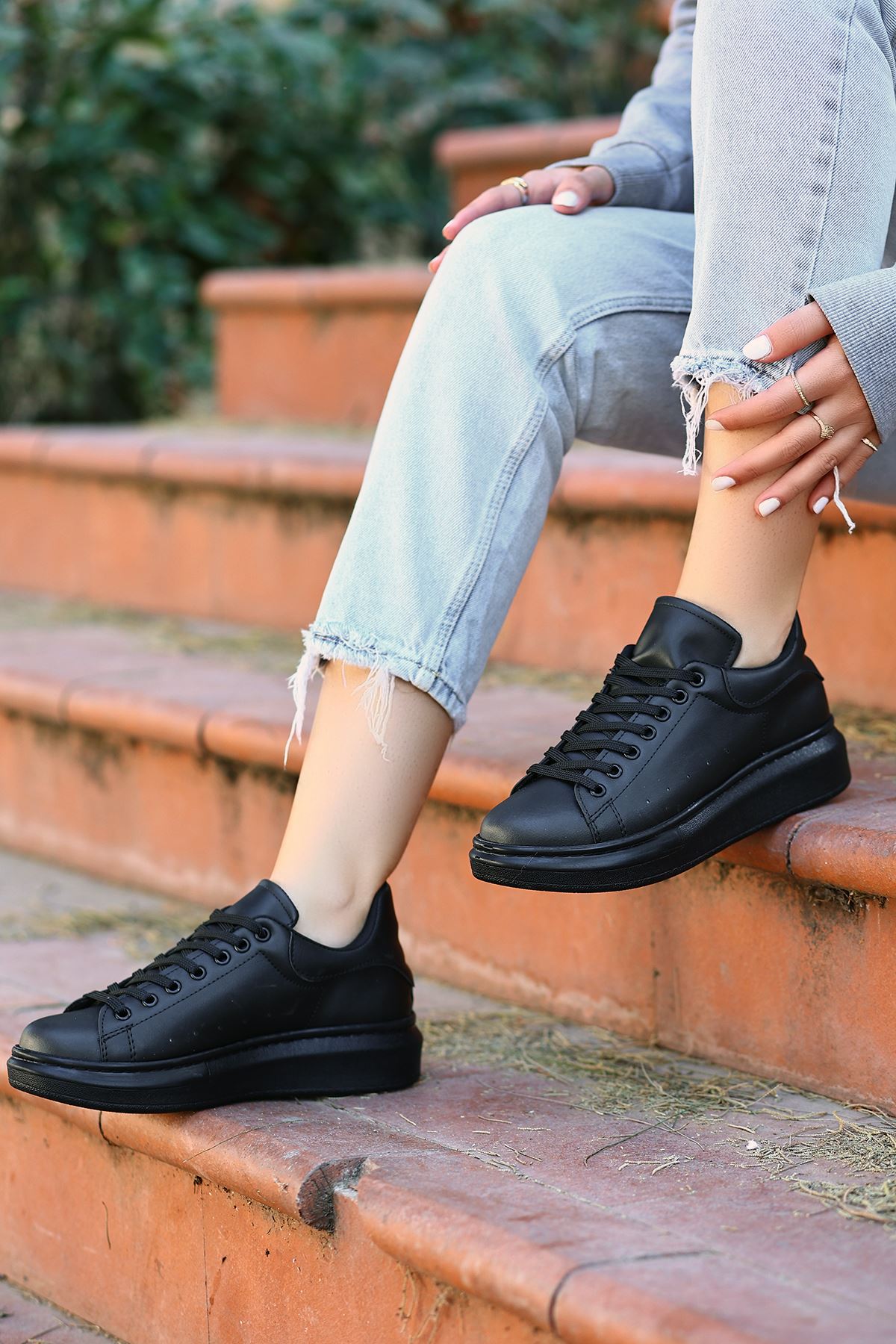 Lucy Mat Deri Bağcık Detay Sneakers Siyah ST