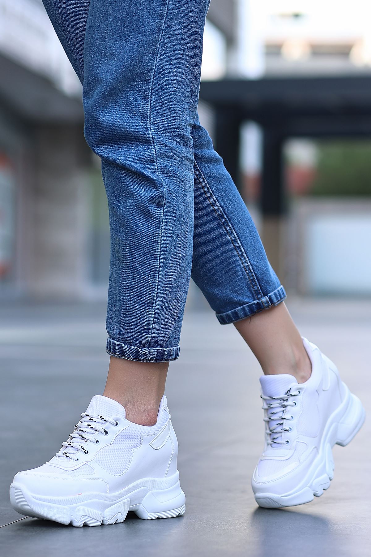 Ricka Beyaz Fileli Beyaz Hologram Mat Deri Bağcık Detay Yüksek Taban Kadın Spor Ayakkabı