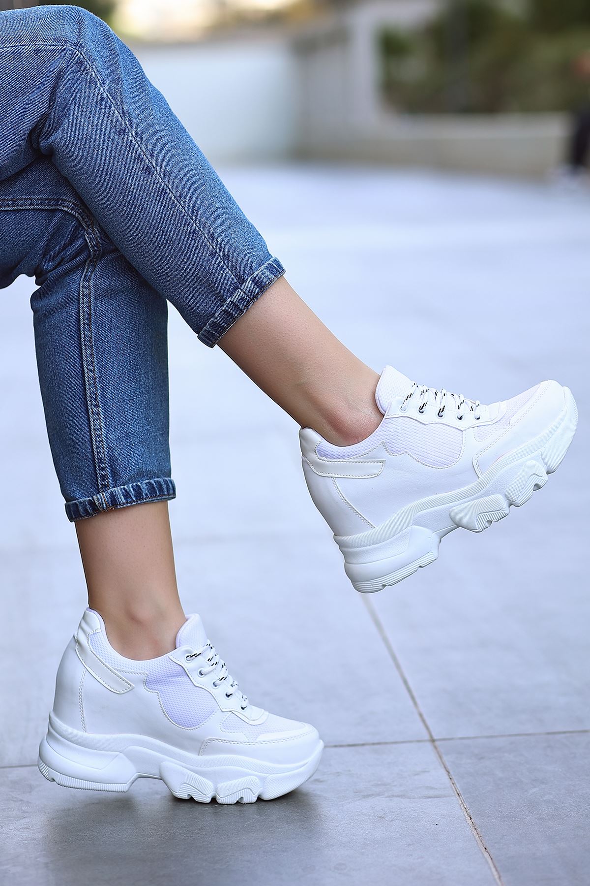 Ricka Beyaz Fileli Beyaz Hologram Mat Deri Bağcık Detay Yüksek Taban Kadın Spor Ayakkabı