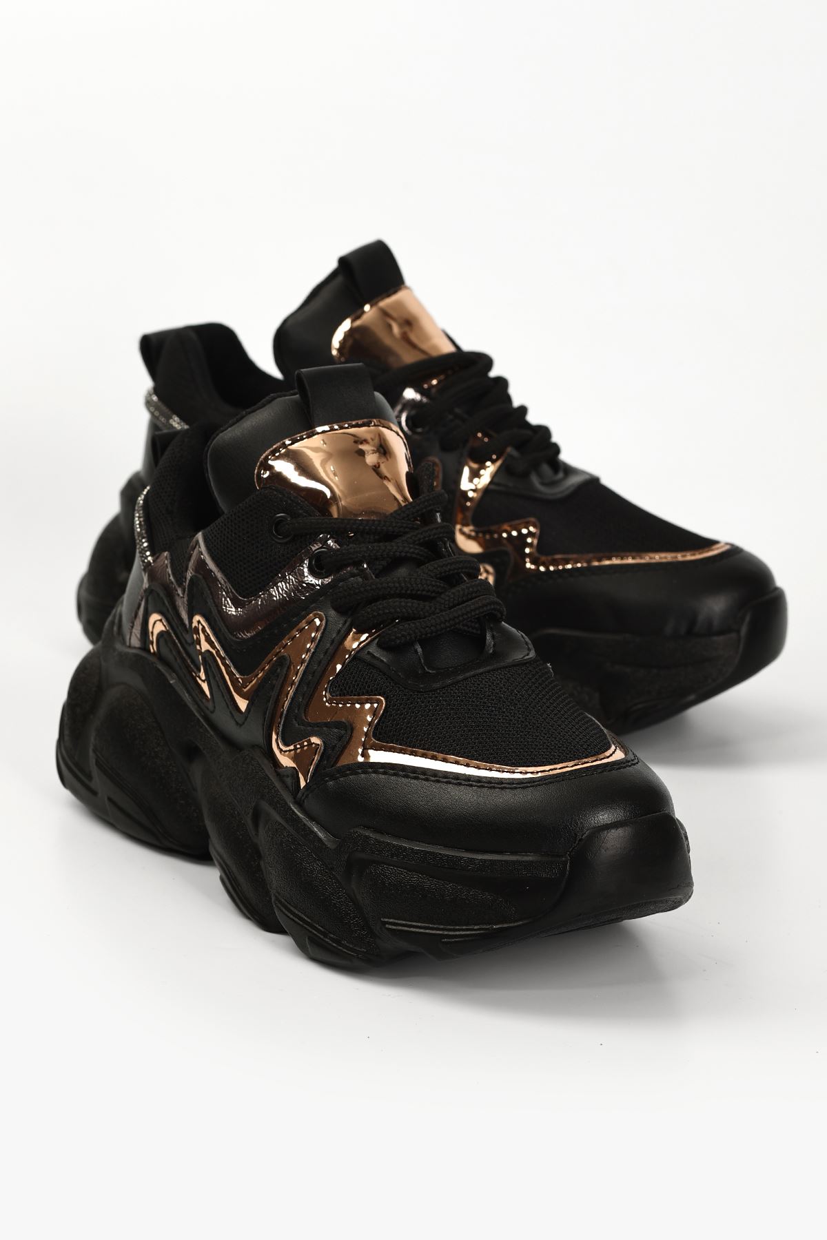 Osila Gold Parçalı Bağcık Detaylı Siyah Kadın Spor Ayakkabı
