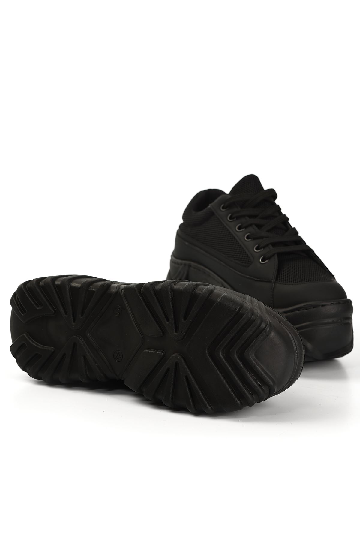 Erma File Detaylı Bağcıklı Kadın Spor Ayakkabı Siyah