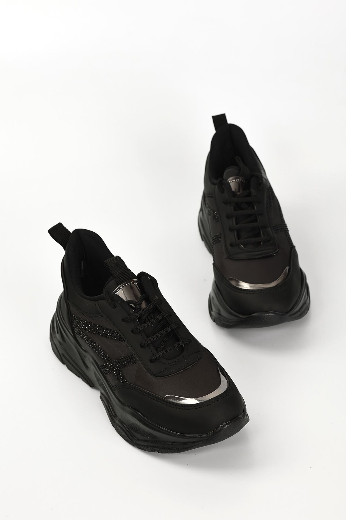 Melody Taş Detaylı Bağcıklı Kadın Spor Ayakkabı Siyah