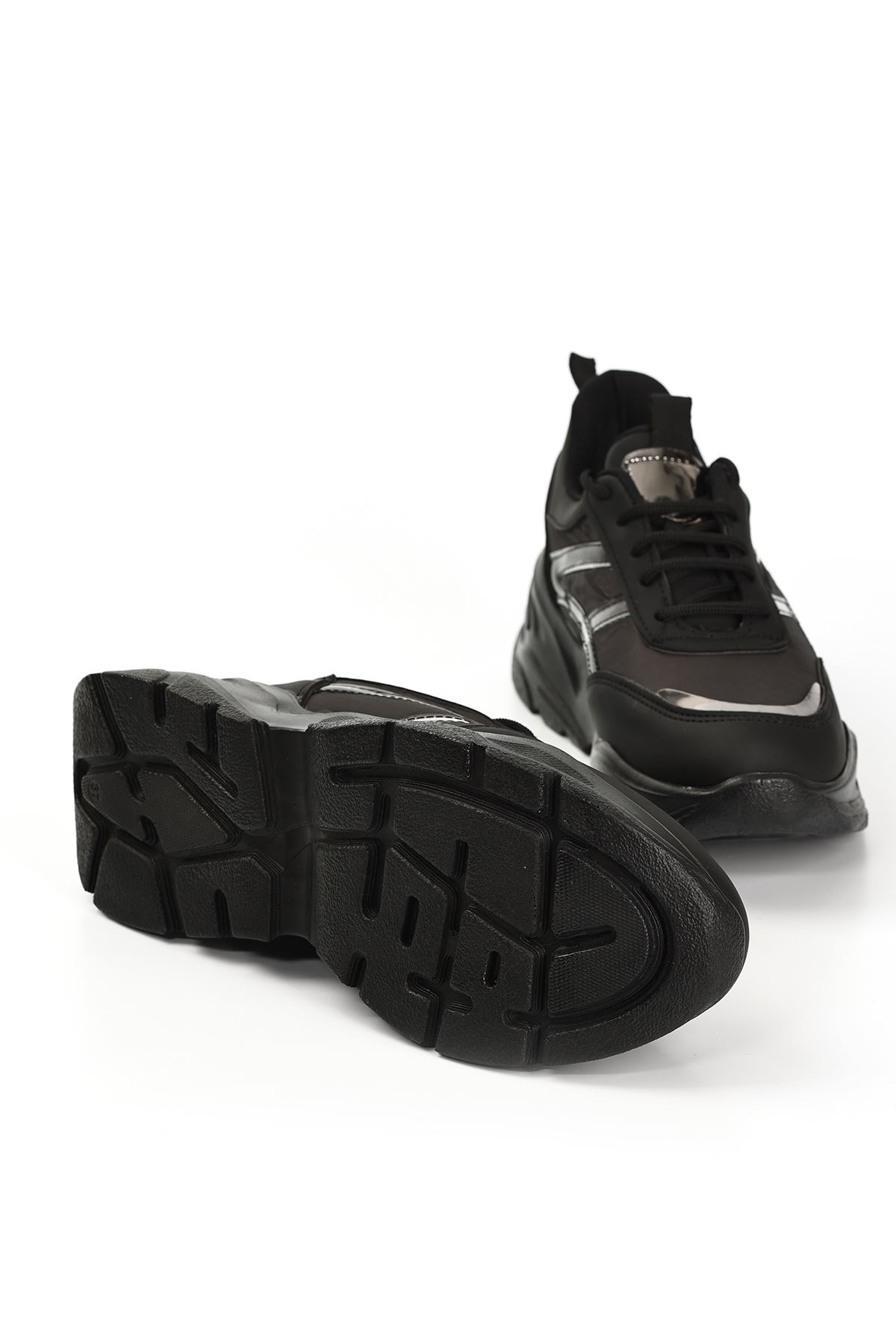 İvana Paraşüt Detaylı Bağcıklı Kadın Spor Ayakkabı Siyah