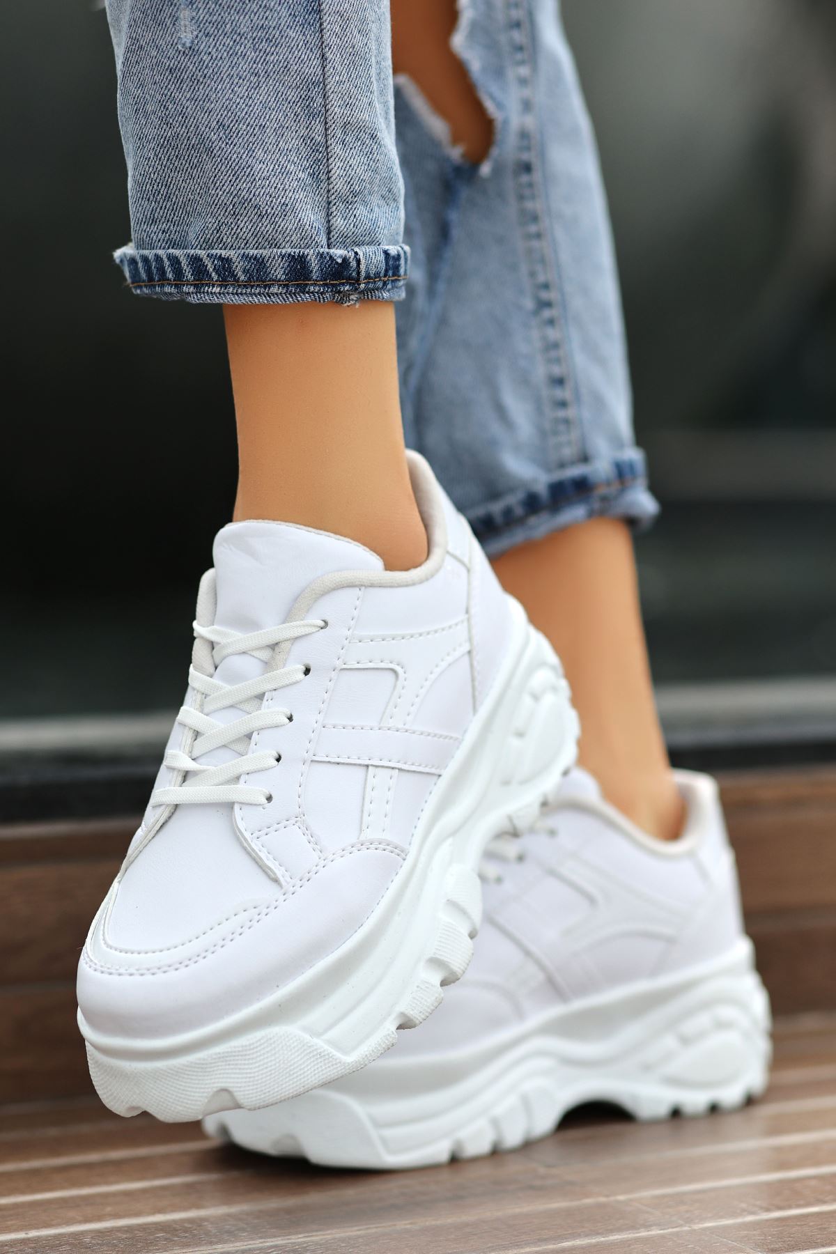 Pilla Mat Deri Bağcıklı Kadın Spor Ayakkabı Beyaz